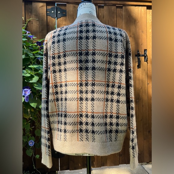 Pendleton Women’s Tan Plaid Cropped Boxy Cardigan Sweater Size M NWOT - Picture 2 of 9